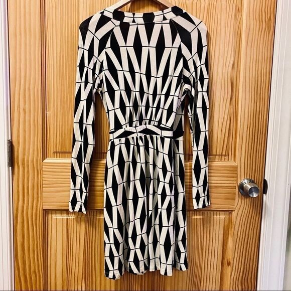 Tart Black White Patterned Long Sleeve Wrap Dress - Picture 3 of 7